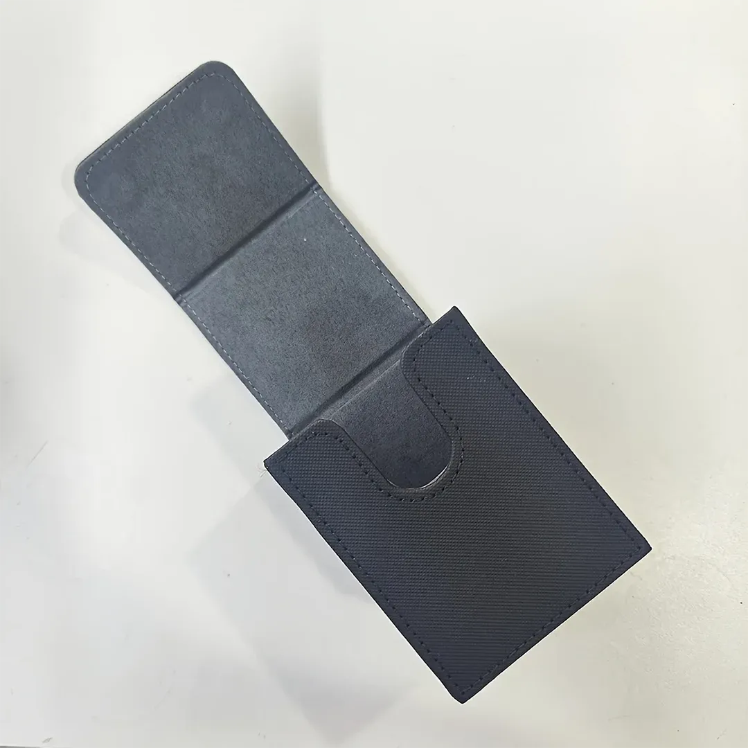 Porta deck - Mazzo 100 carte - Pokemon nero aperto